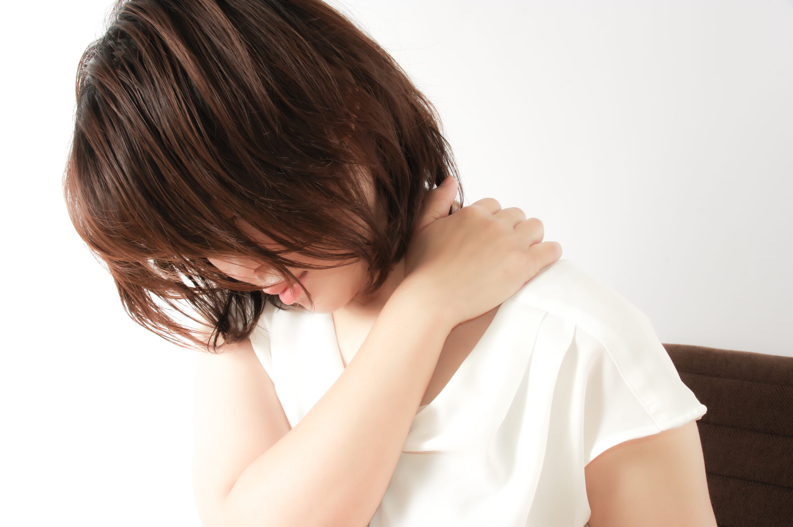 揉んでもスッキリしない肩凝りは自律神経が原因?